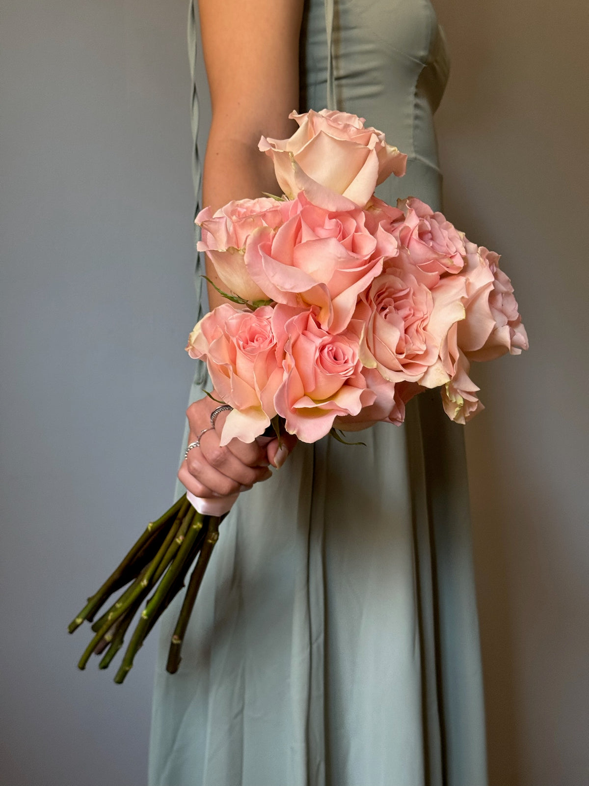 Pink Garden Bride – Buchet de mireasă roz cu trandafiri