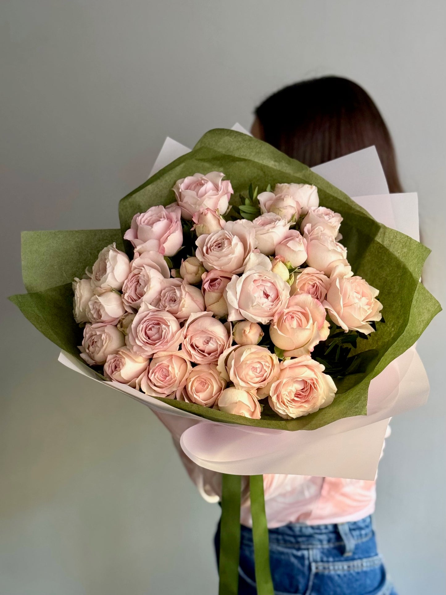 Buchet Princess Fairy Kiss cu trandafiri spray roz pal, Roses & More