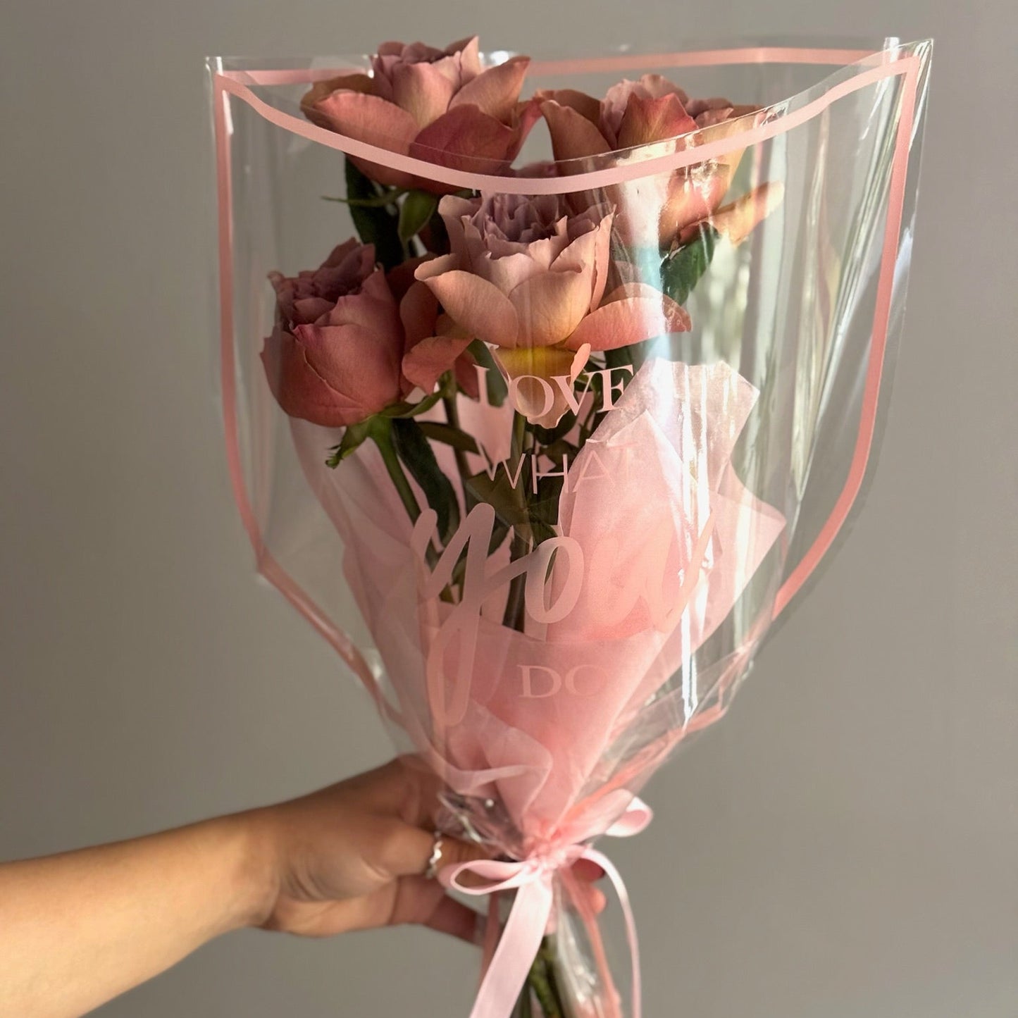 Buchet Cafe Latte Mini cu trandafiri în tonuri cappuccino, Roses & More