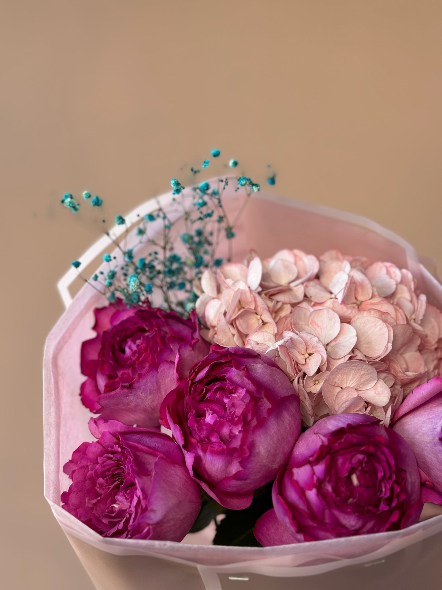 Detaliu buchet Heat Waves – flori extrem de parfumate și textură luxuriantă, Roses & More