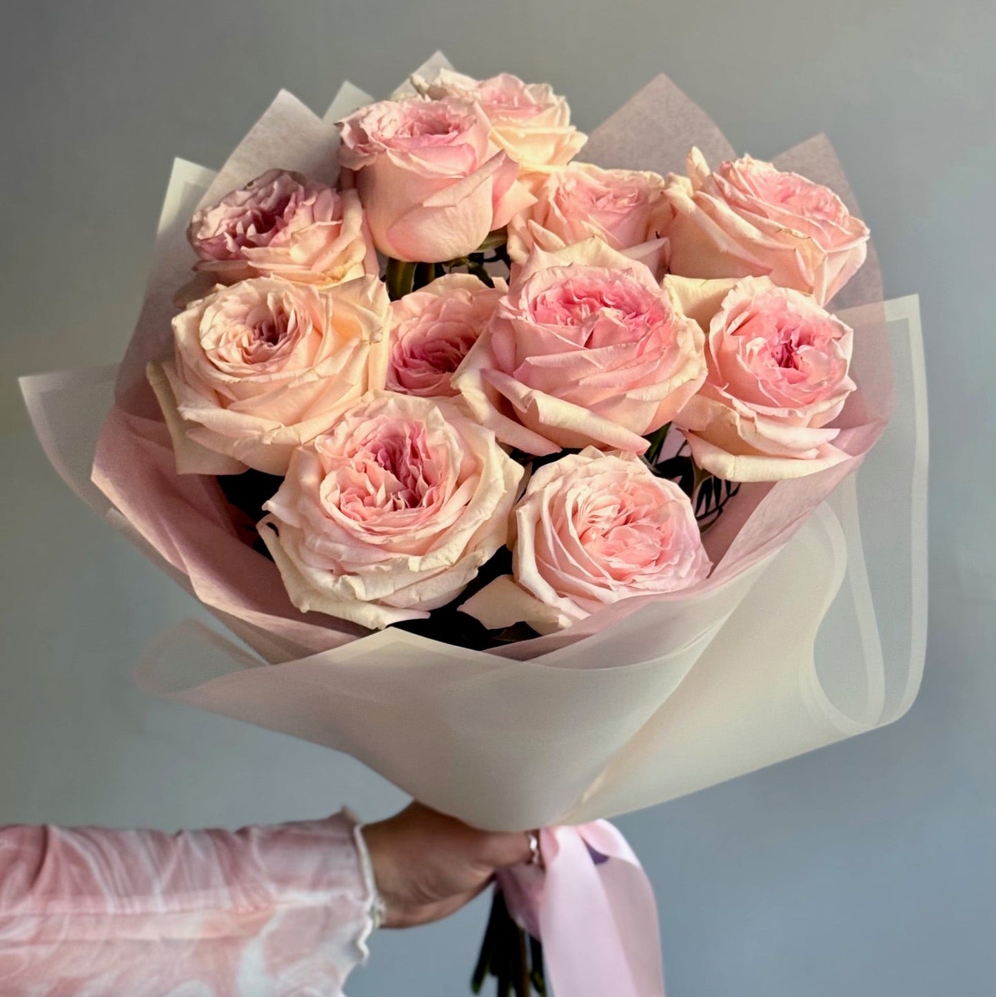 Buchet delicat cu trandafiri parfumați roz