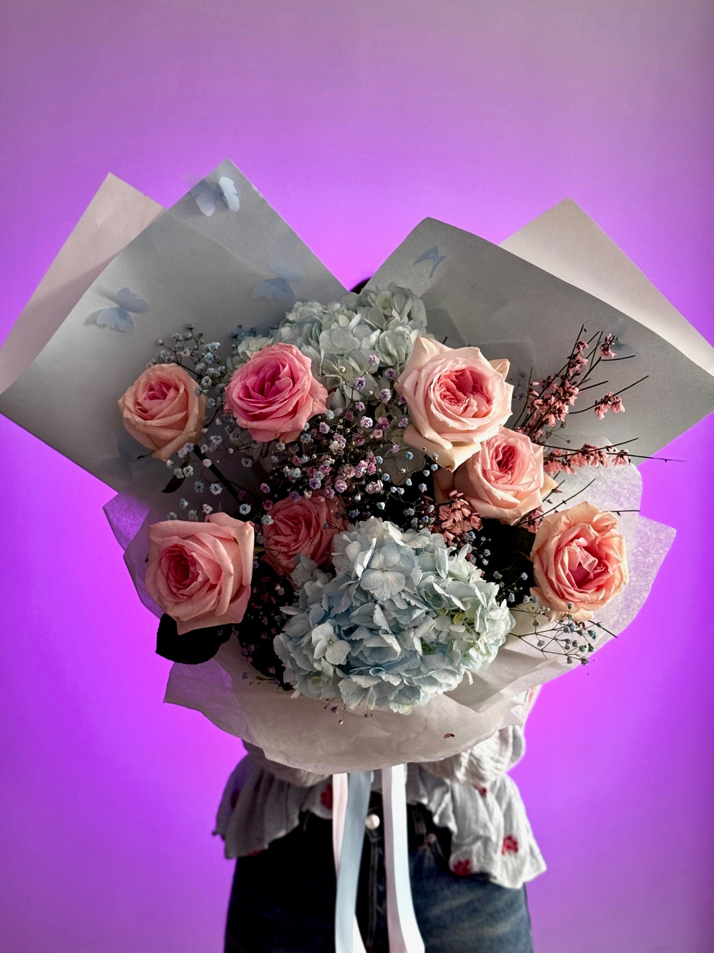 Buchet feeric cu trandafiri roz parfumati