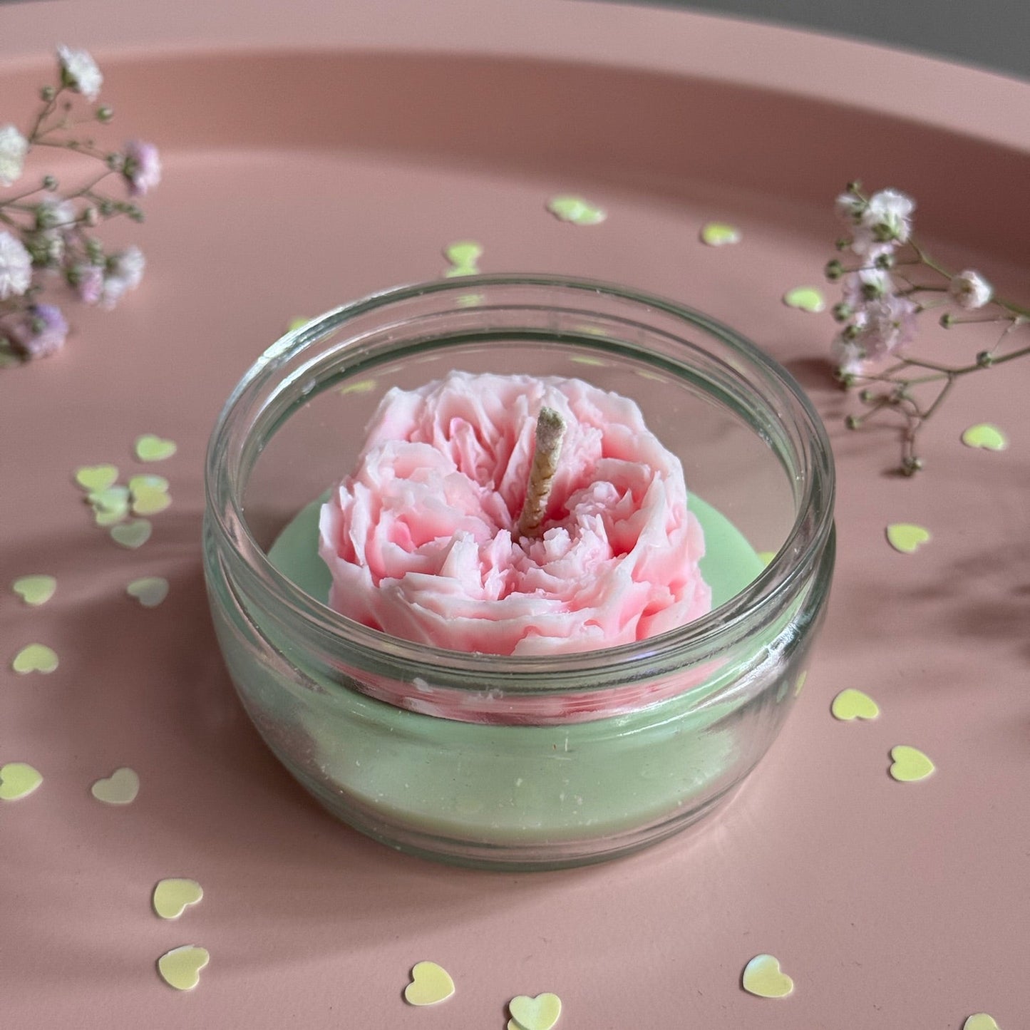 Lumânare Rose Bloom cu formă florală și parfum delicat de trandafiri, Roses & More