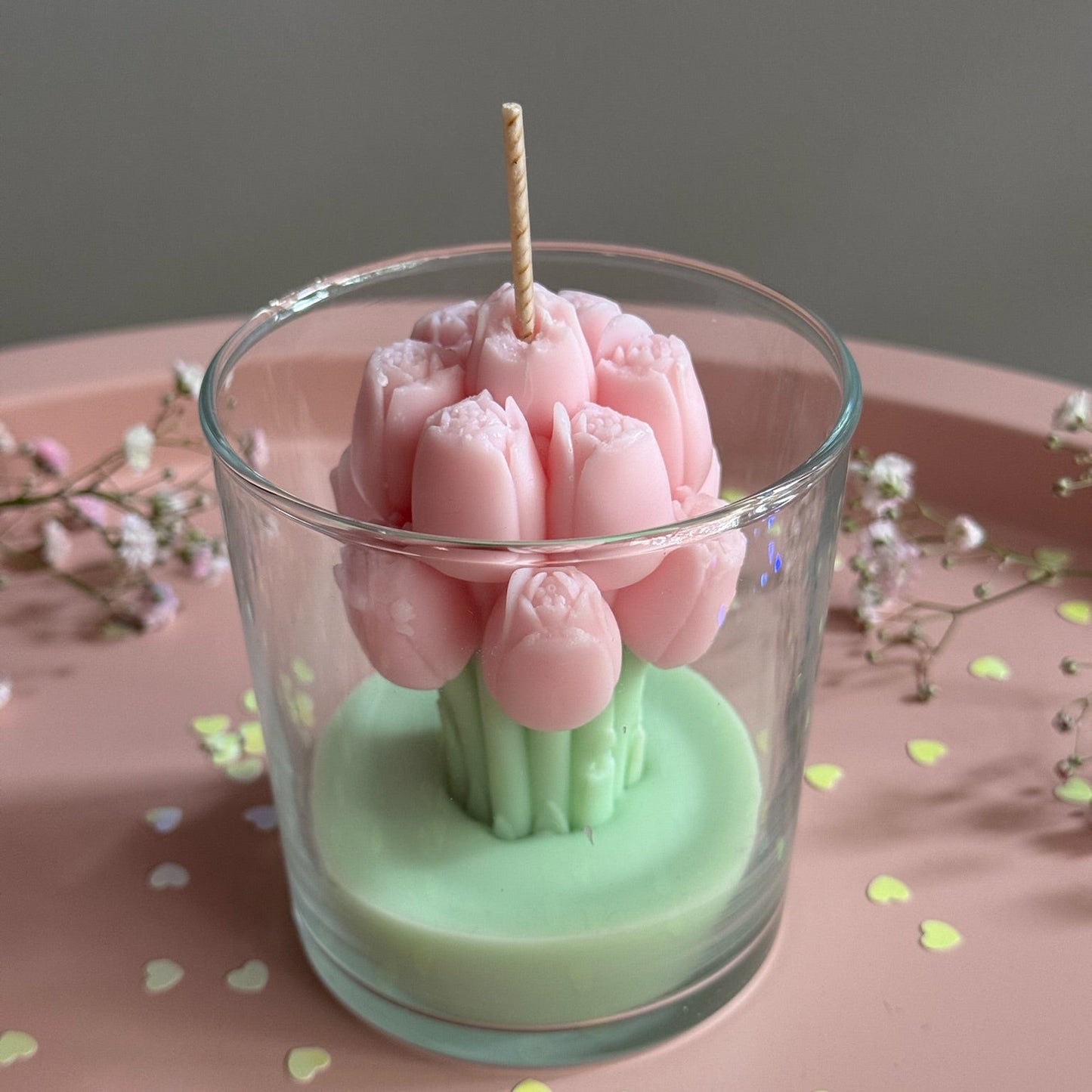 Lumânare Tulip Bloom cu lalele sculptate în pahar de sticlă, Roses & More