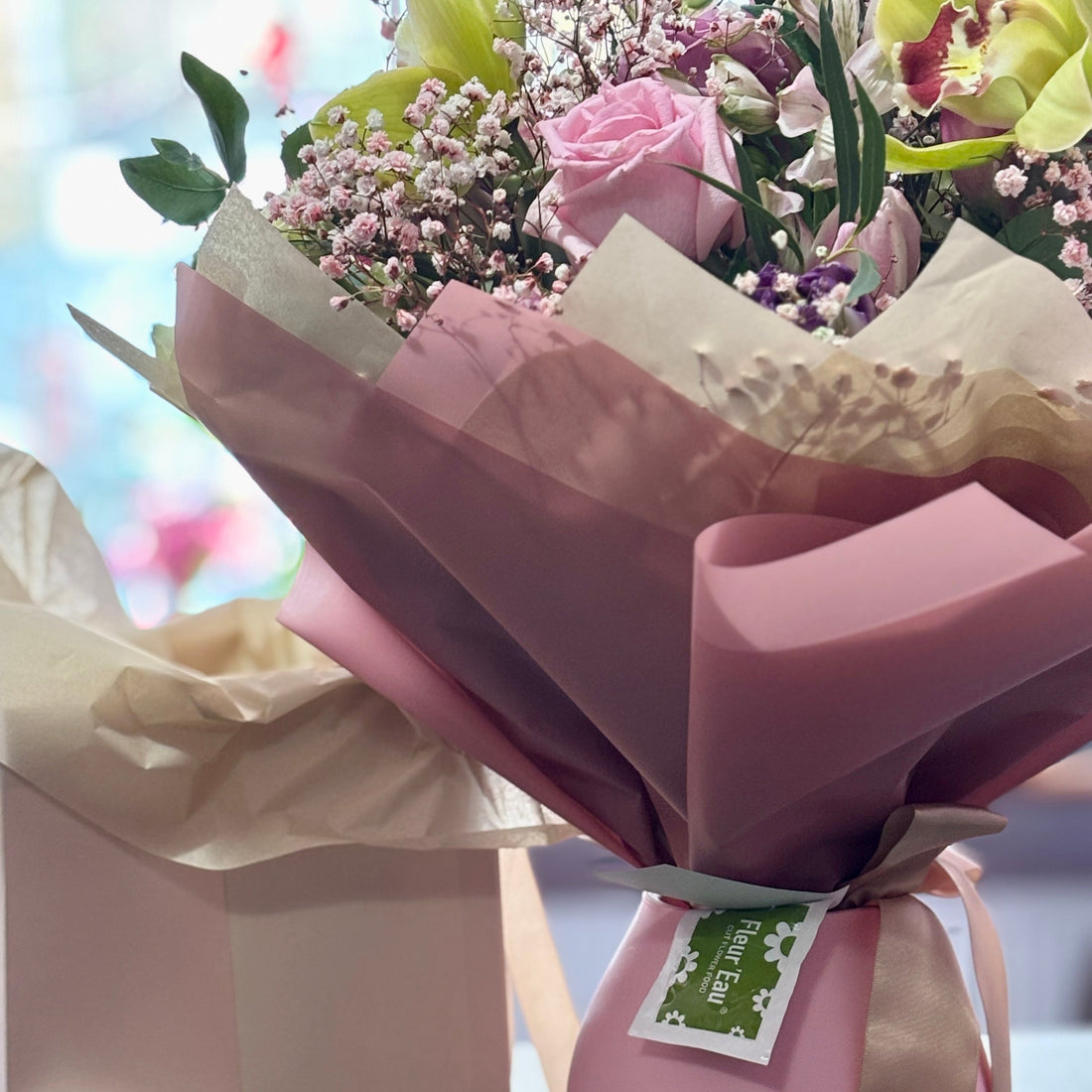 Cum îngrijești florile acasă ca să țină cât mai mult 🌸