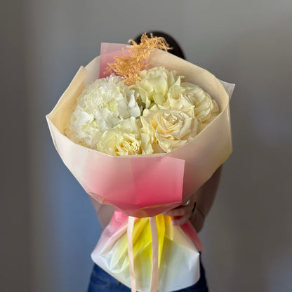 Bee Happy - Buchet cu trandafiri parfumați și hortensie
