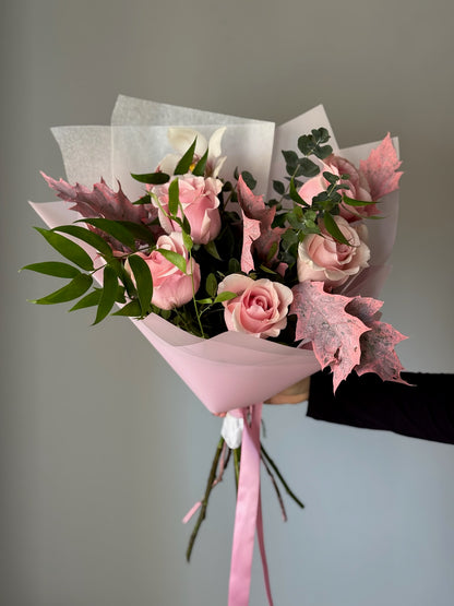 R&M Pink - Buchet cu trandafiri roz si eucalipt