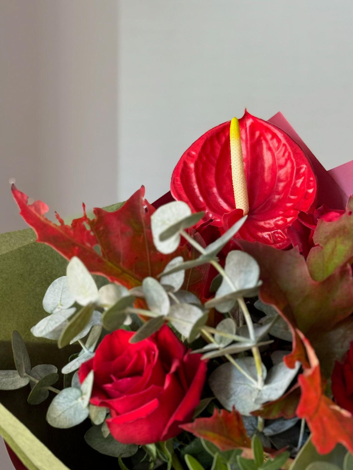 R&M Red - Bouquet of red roses and eucalyptus