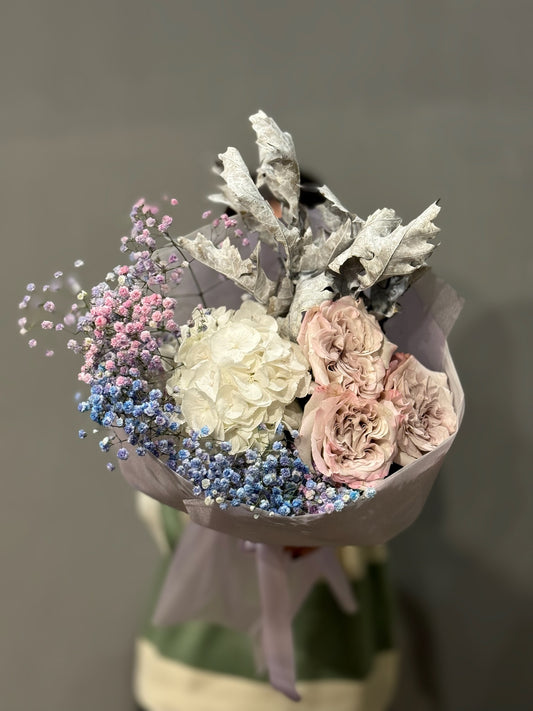 Winter Fairytale - Buchet cu trandafiri de grădină, hortensie și gypsophila