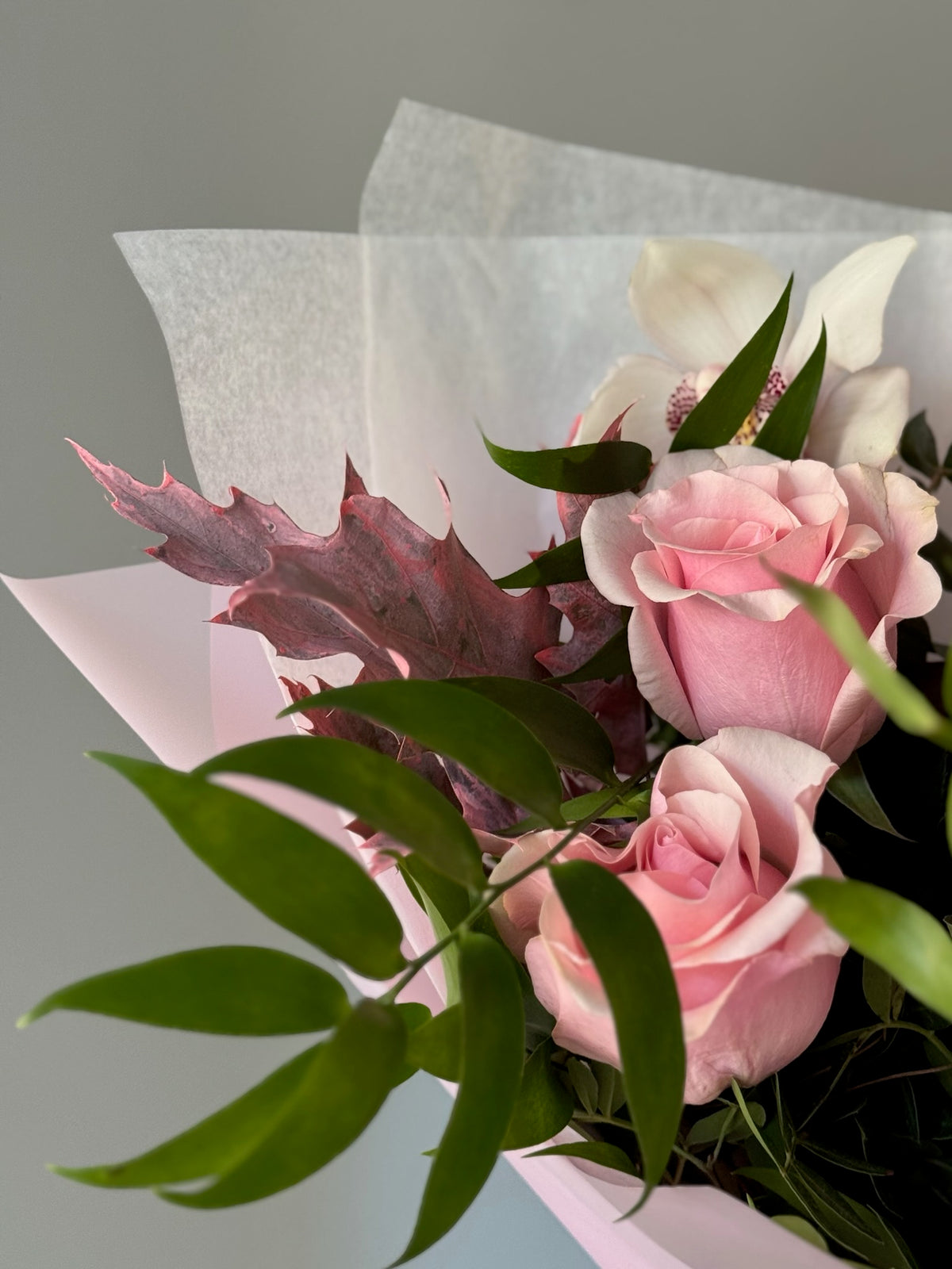R&M Pink - Buchet cu trandafiri roz si eucalipt