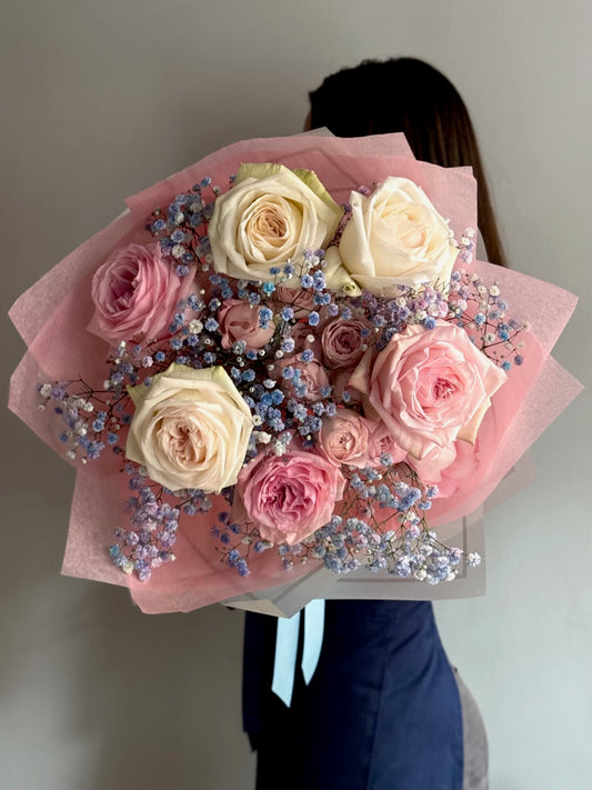 Buchet Cotton Candy cu trandafiri Pink și White O’Hara și Fairy Kiss, Roses & More