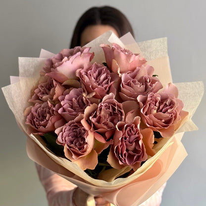 Buchet cu 11 fire de trandafiri parfumati