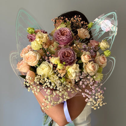 Buchet de flori in forma de fluture cu culori nude