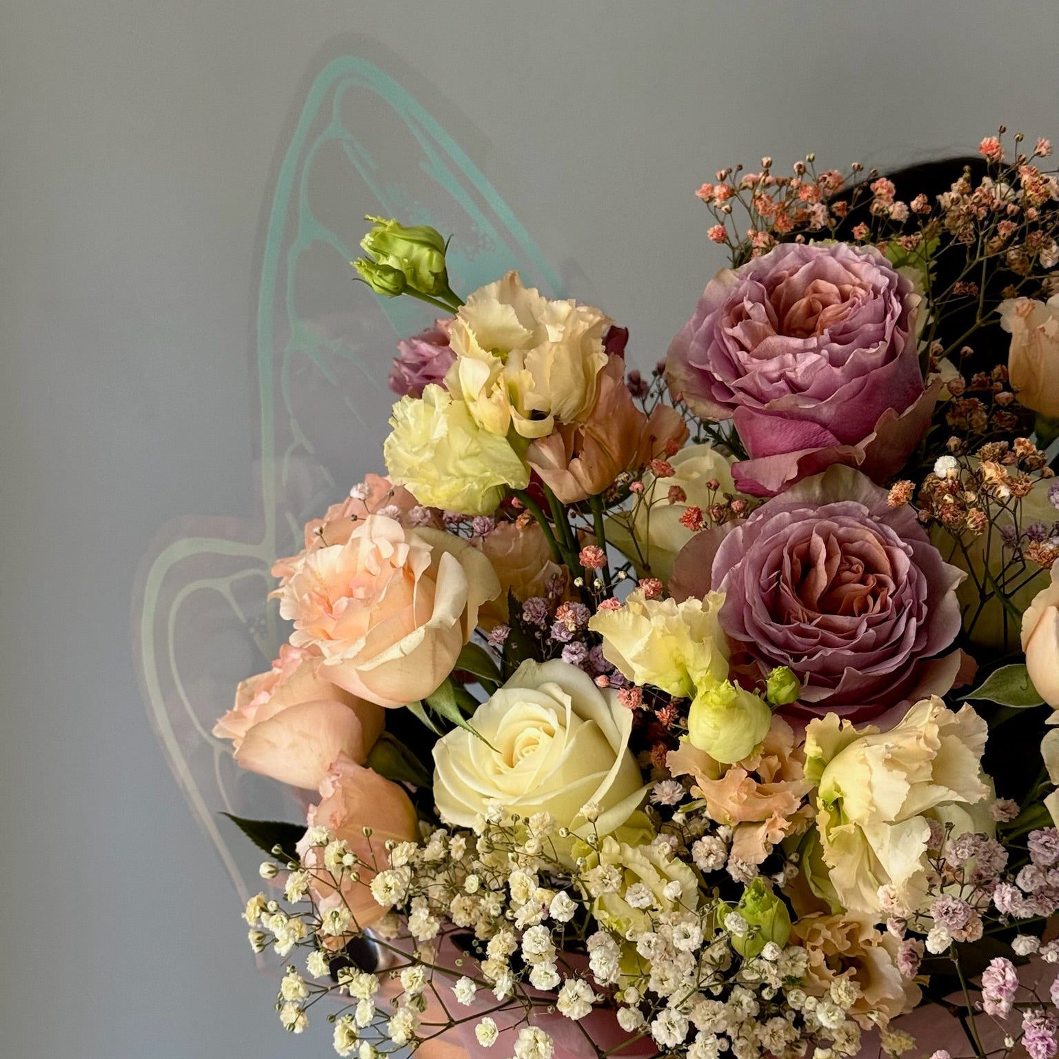 Buchet in forma de fluture cu trandafiri