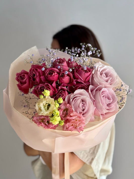 Buchet de flori din trandafiri de grădină - Roses & More