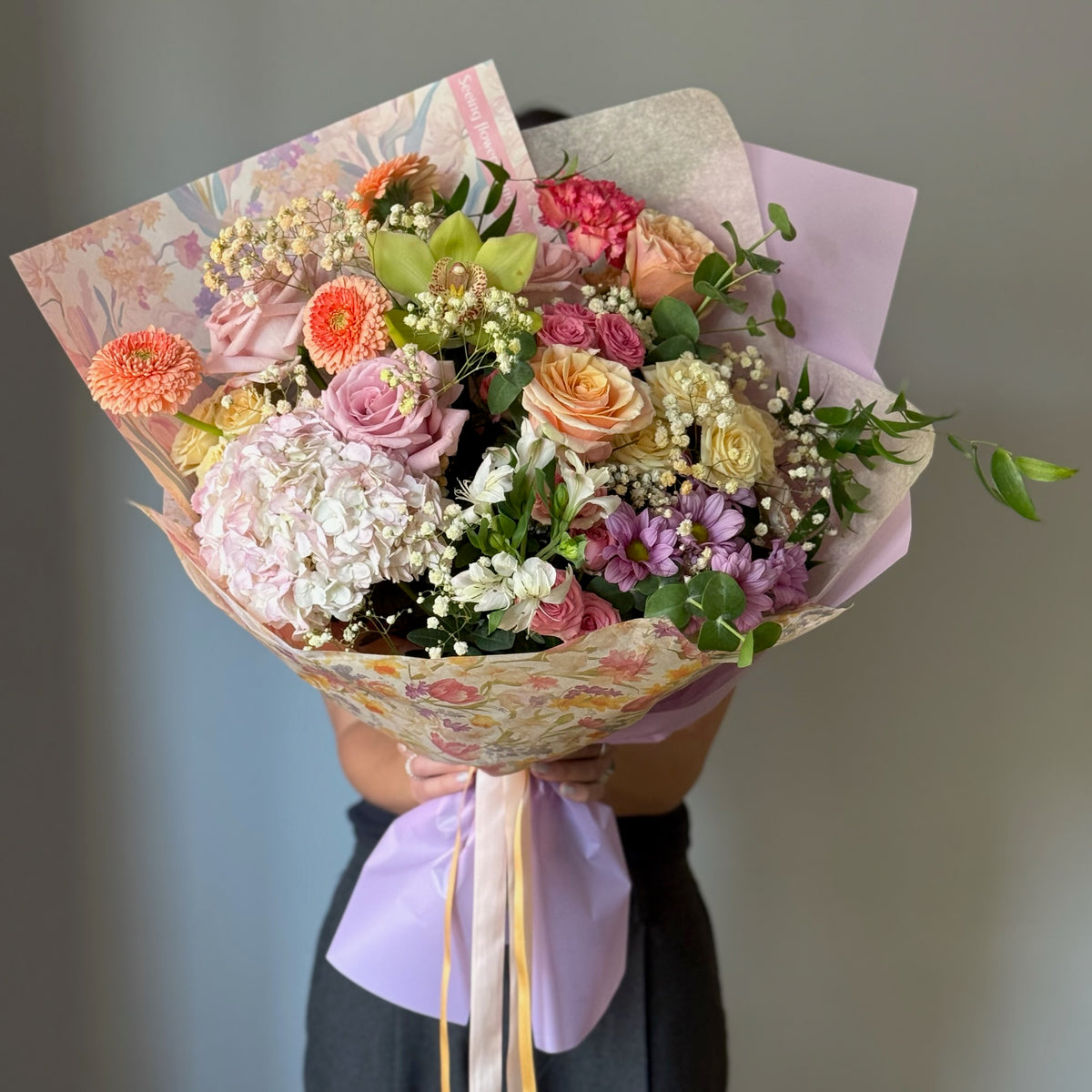 Colorful Muse buchet delicat cu flori în culori pastelate