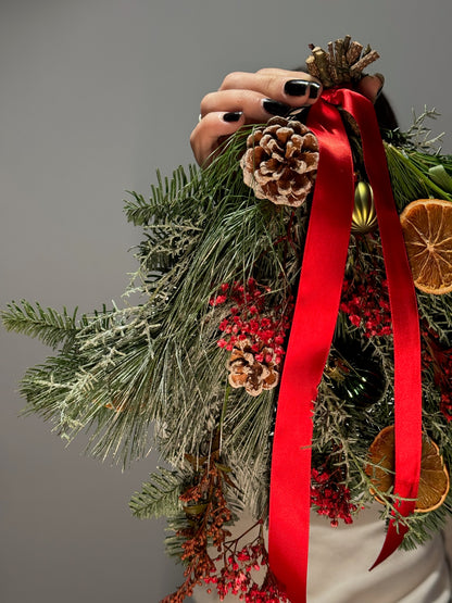 Aranjament Little Door Charm pentru ușa de Crăciun cu brad și conifere naturale