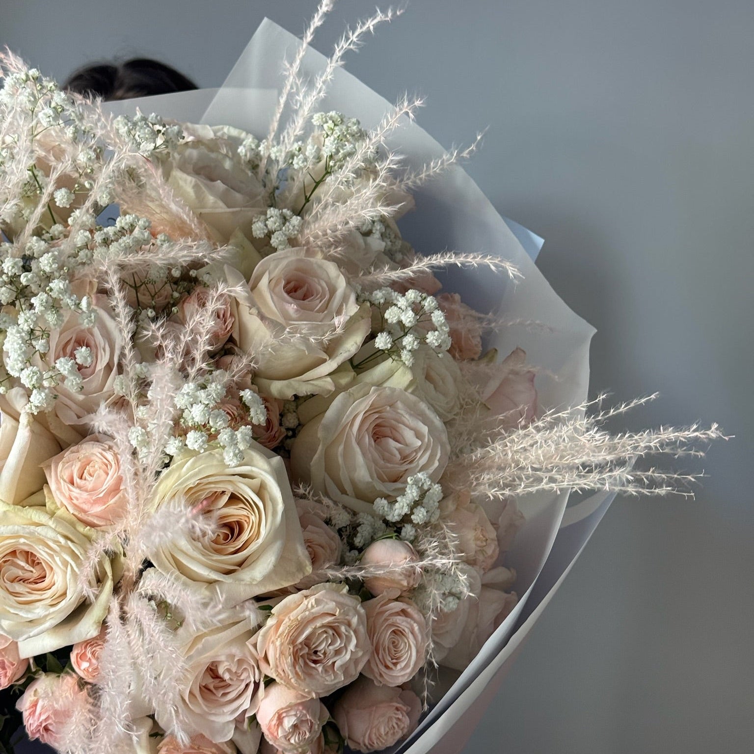 Buchet mare cu trandafiri albi