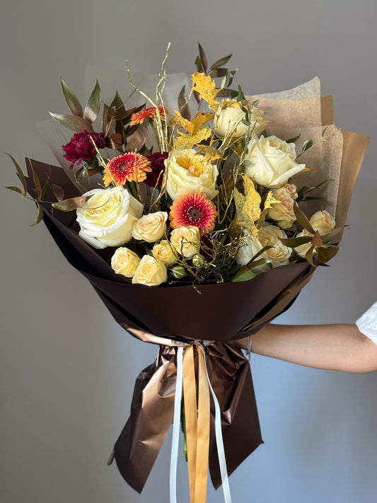 Buchet Greek Goddess în cromatică aurie și tomnatică