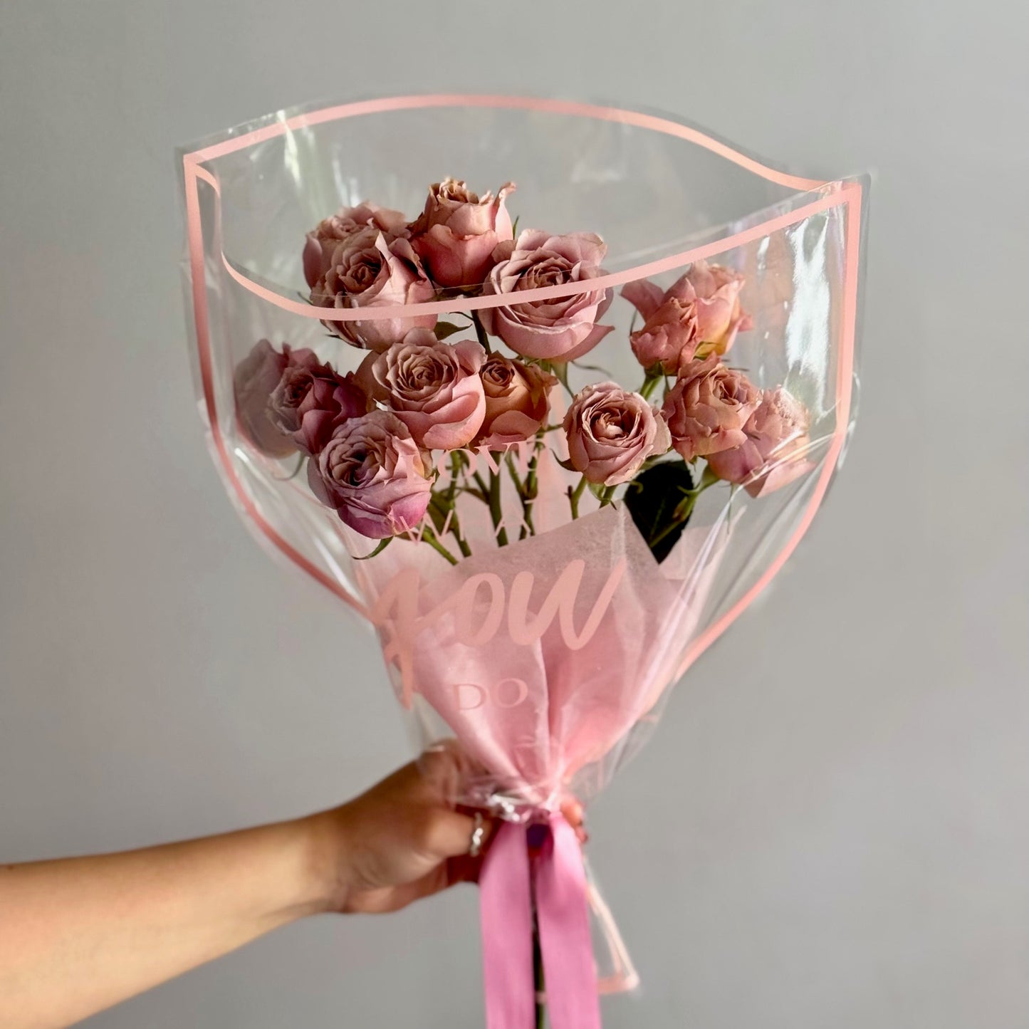 Buchet Loli Mini cu trandafiri spray roz pudrat, Roses & More