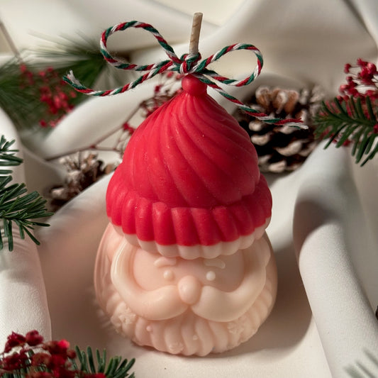 Lumânare Santa Claus în formă de Moș Crăciun din ceară naturală de soia cu aromă Christmas Morning