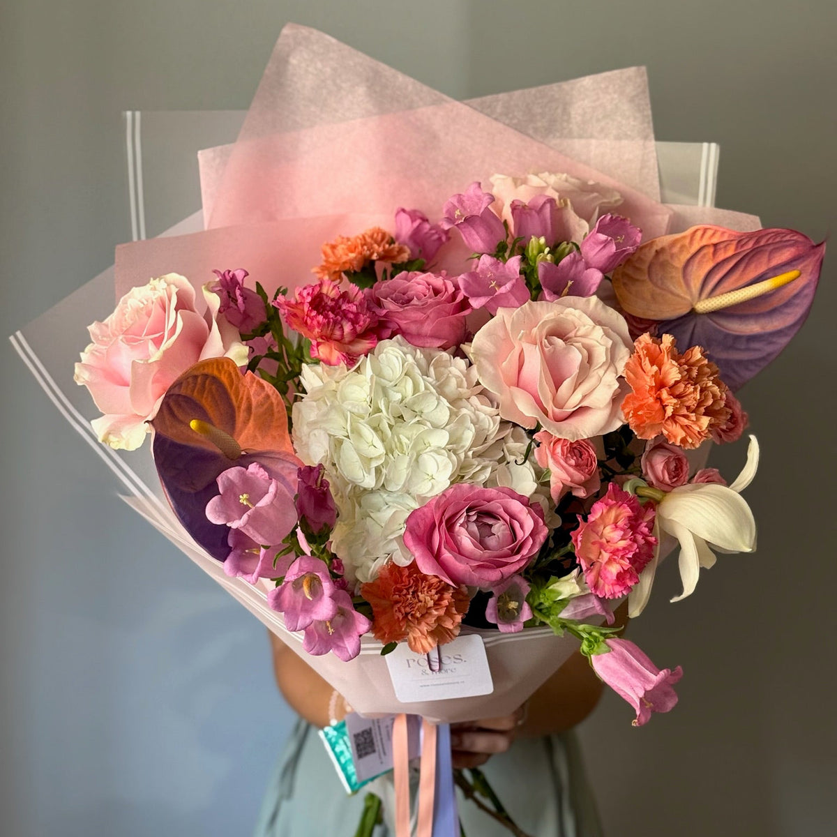 Midnight Pink buchet colorat în nuanțe de roz, portocaliu și fucsia