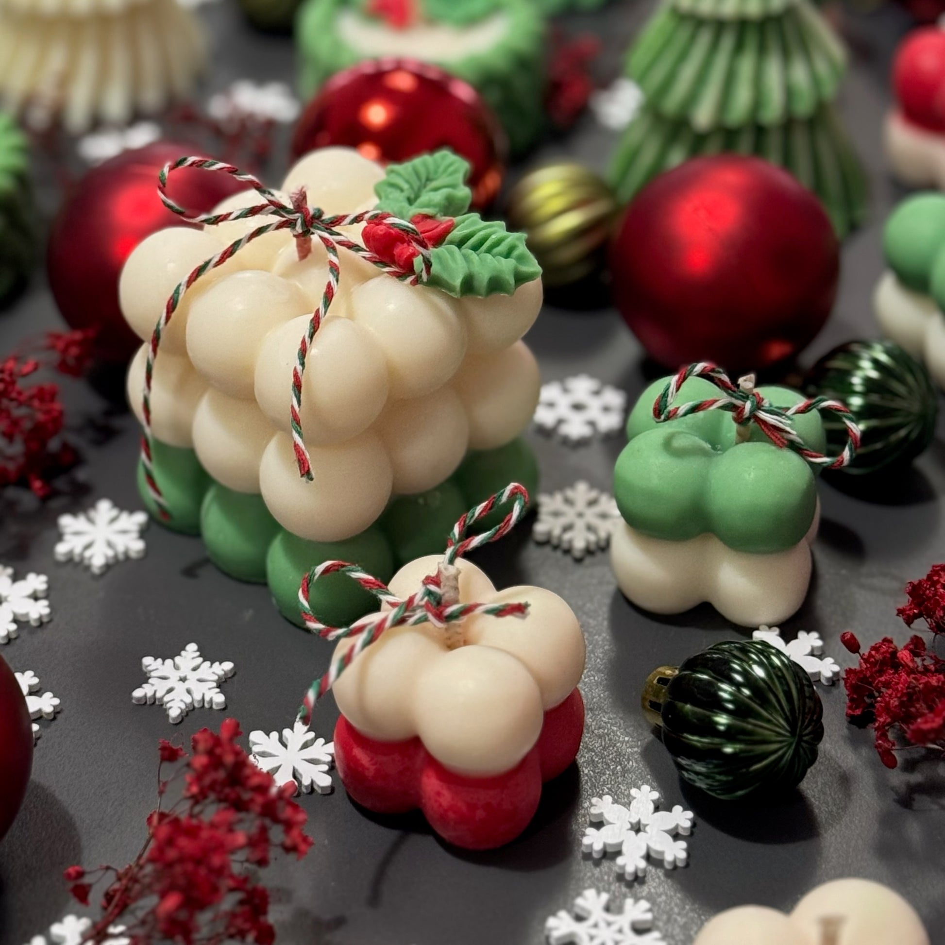 Set Christmas Bubbles cu 3 lumânări cub din ceară naturală de soia, parfum Christmas Morning
