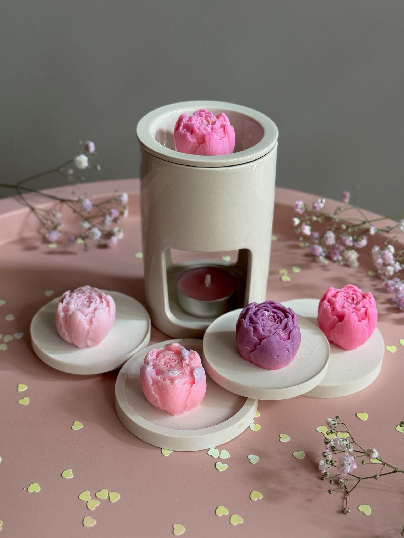 Set Pink Rose Addict – lumânări în formă de trandafiri roz și arzător elegant, Roses & More