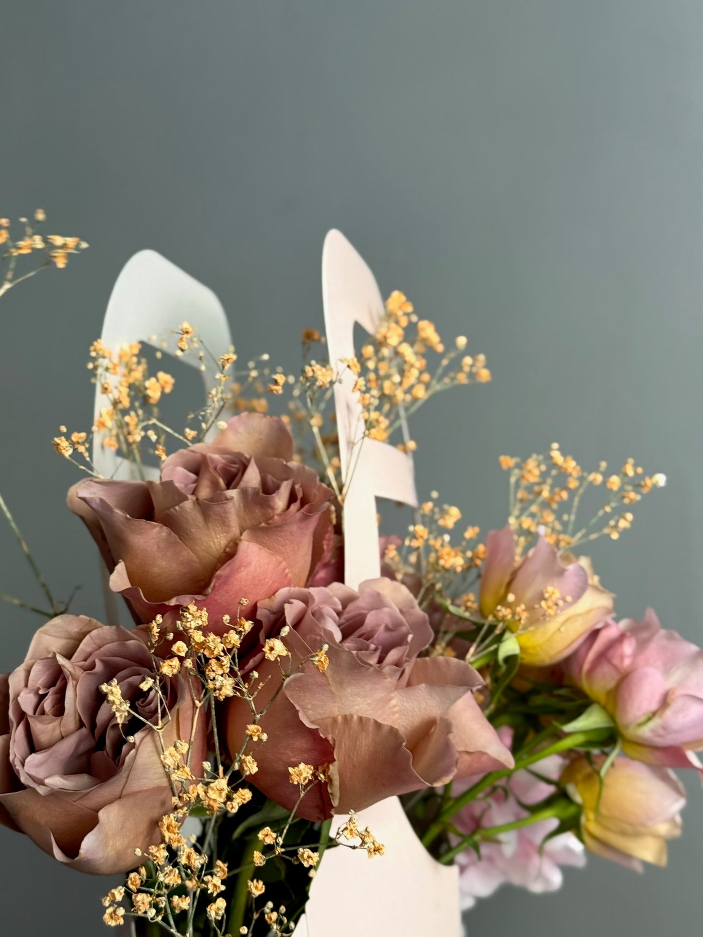 Detaliu floral în nuanțe de crem, bej și roz – Vanilla Latte, Roses & More