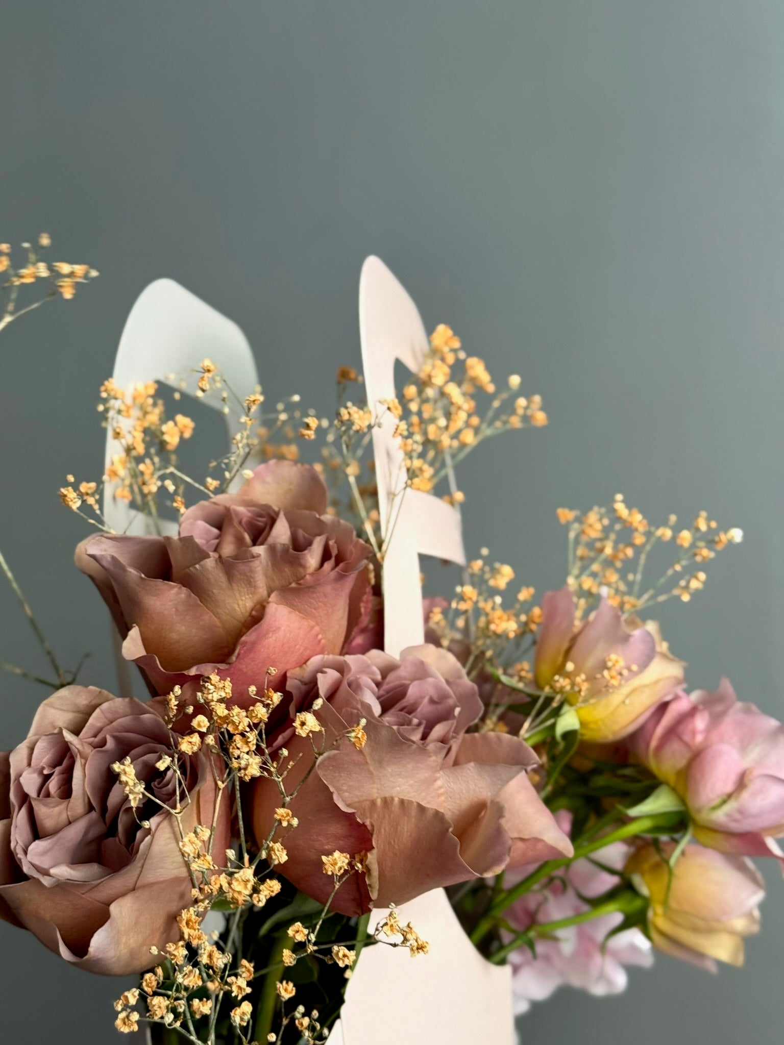 Detaliu floral în nuanțe de crem, bej și roz – Vanilla Latte, Roses & More