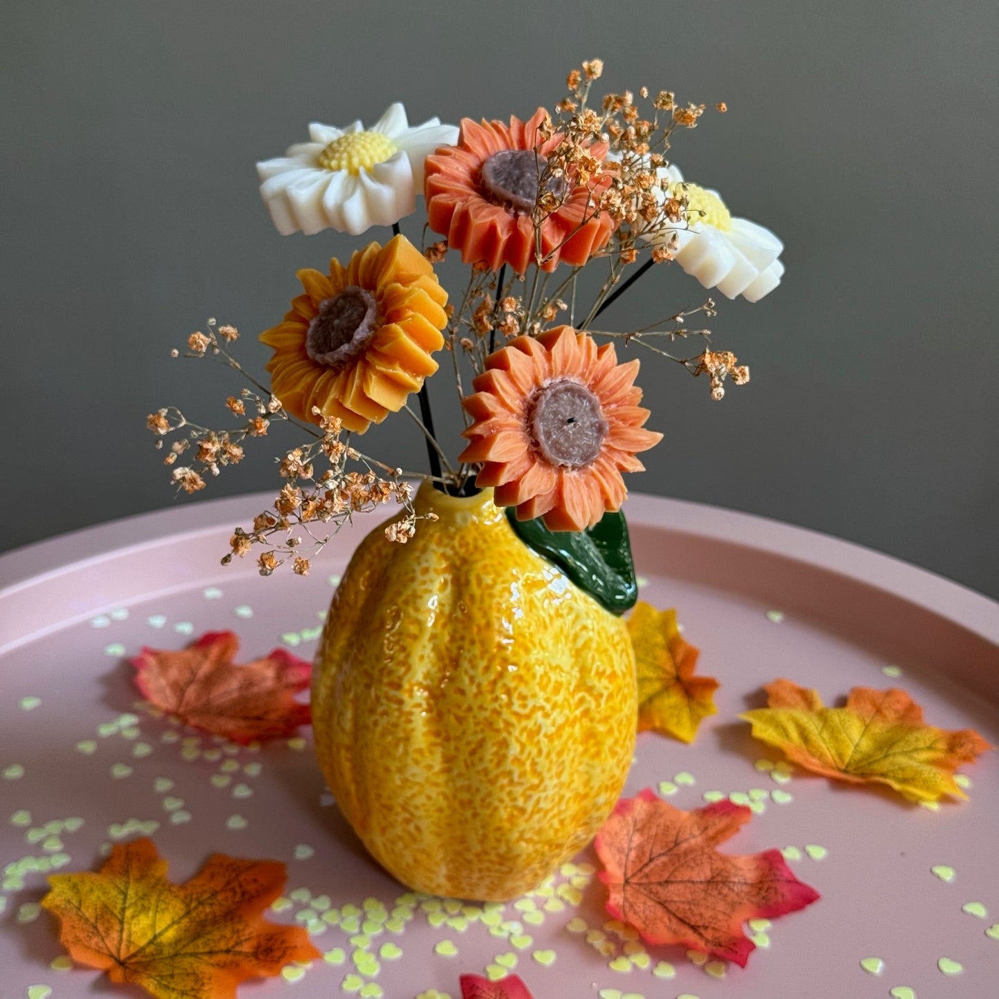 Vaza cu luamanri parvumate in forma de flori